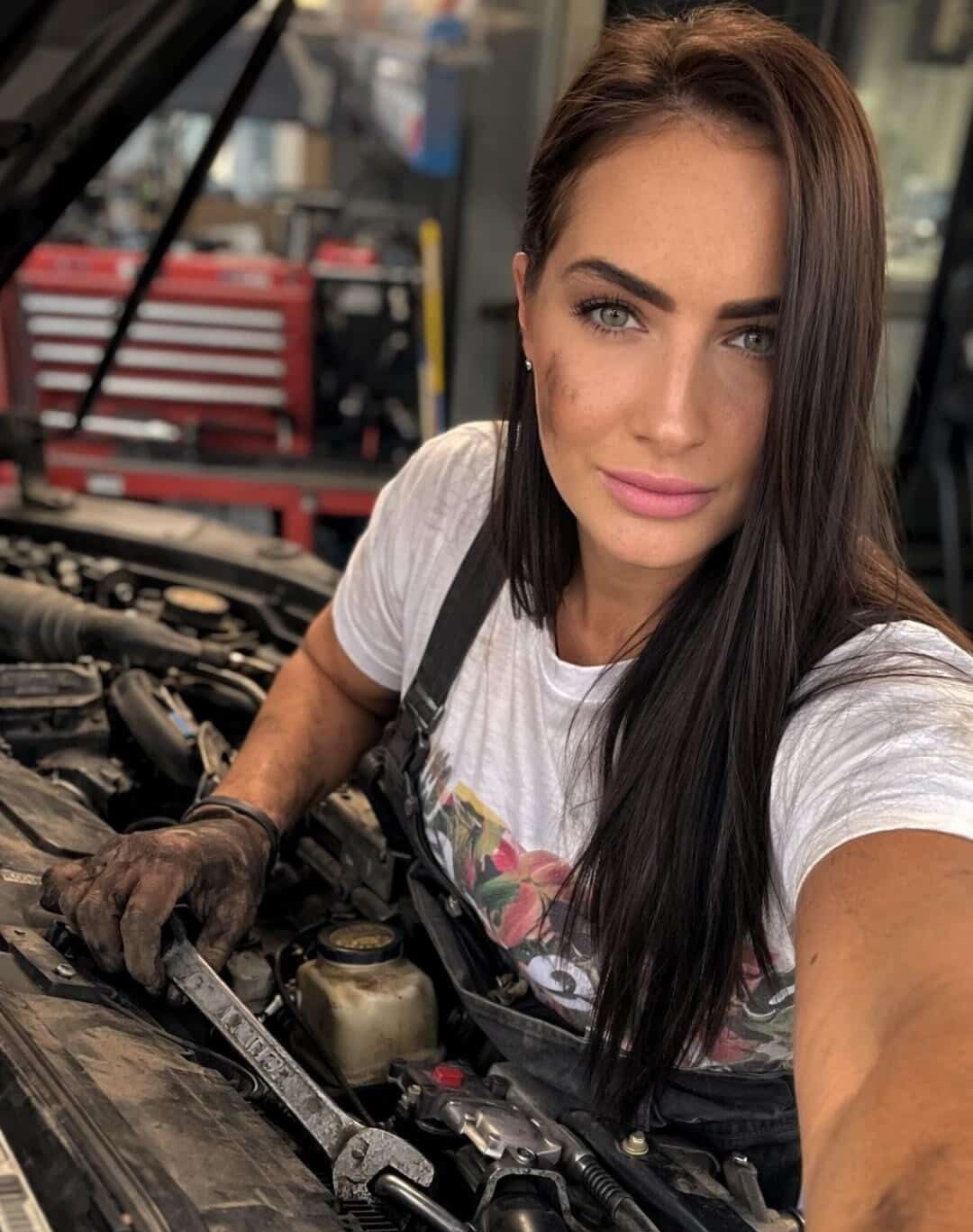 Mihaela Voinea - MV Automobiles